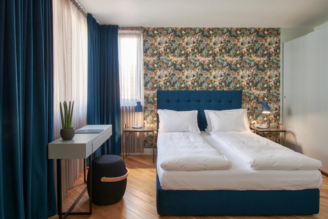The Embassy Suites Софія Екстер'єр фото